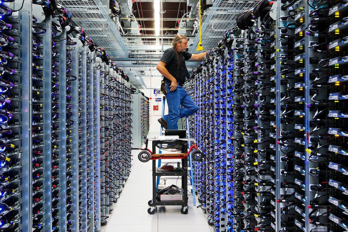 Inside a Google data centre in Mayes County, Oklahoma (© Google)